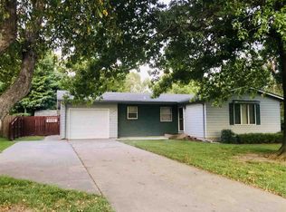 1204 Roe Dr, Clay Center, KS 67432