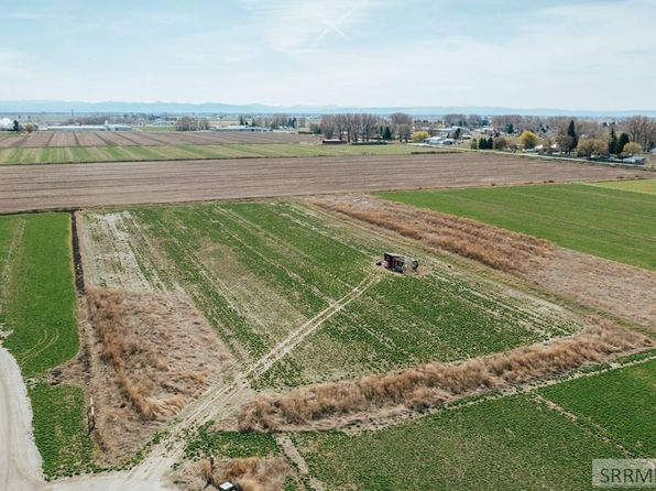 3 Country Ln, Lewisville, ID 83431