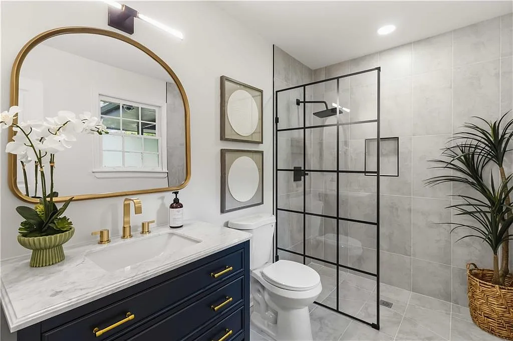 3 bed, 2.0 bath, 2330 sqft, $2,500 — Photo 4