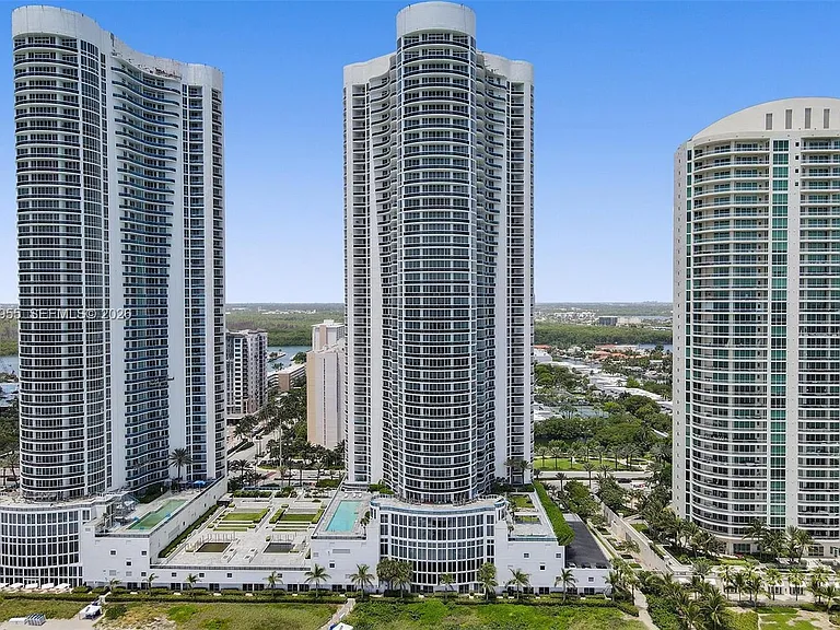16001 Collins Ave #805 — Photo 39