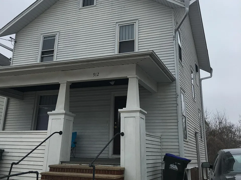 912 Iowa Ave