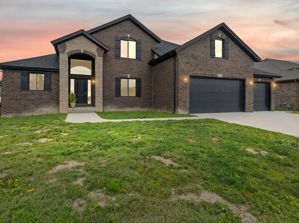 53253 Sams Ln, Chesterfield, MI 48047