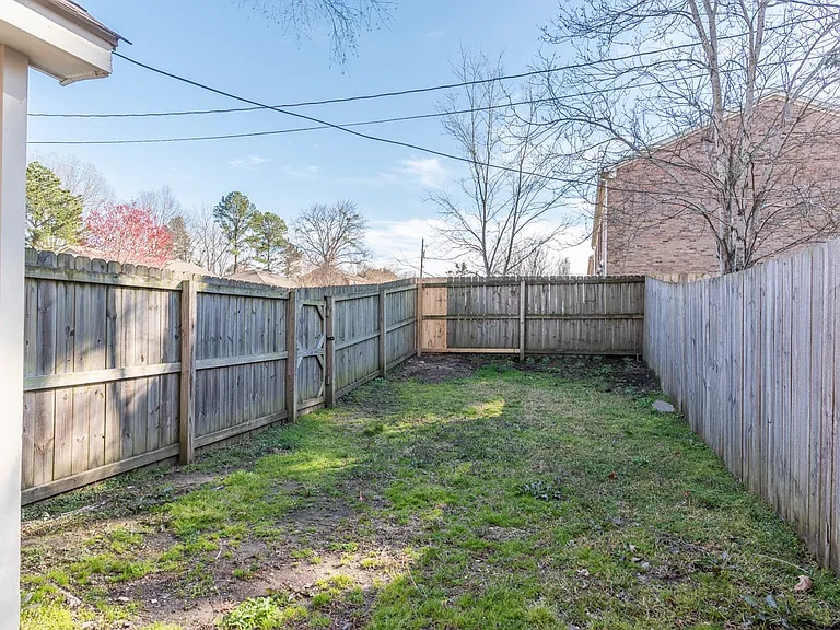 129 Helen Cir #B — Photo 4