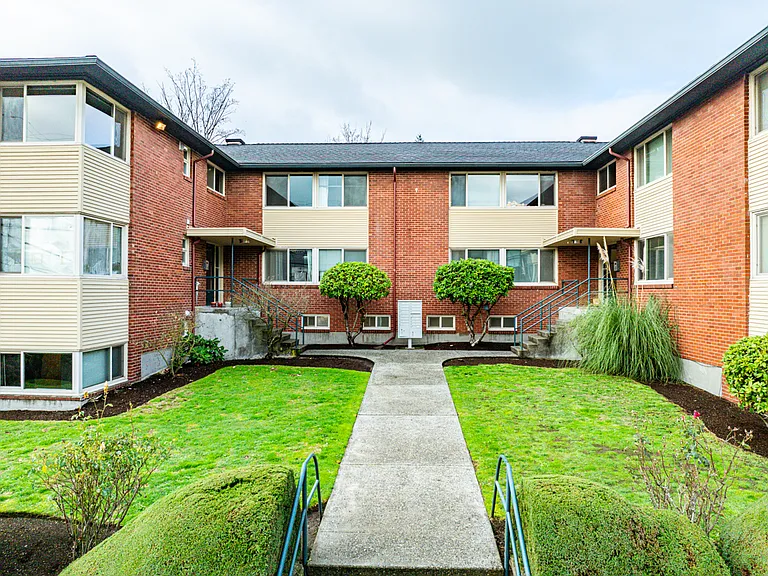 4203 & 4205 Evanston Ave N #C — Photo 8