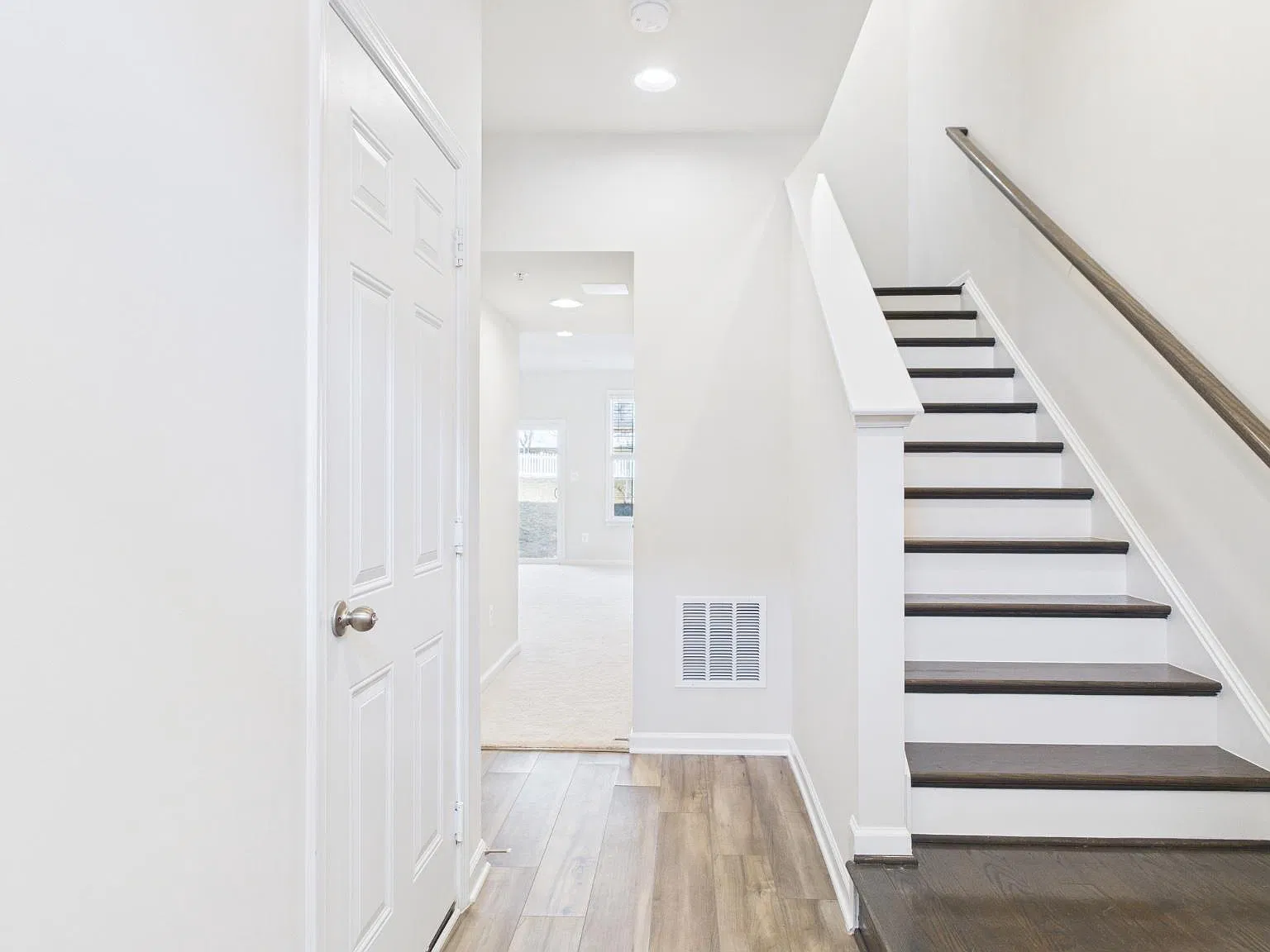 3 bed, 3.5 bath, 2300 sqft, $2,850 — Photo 3