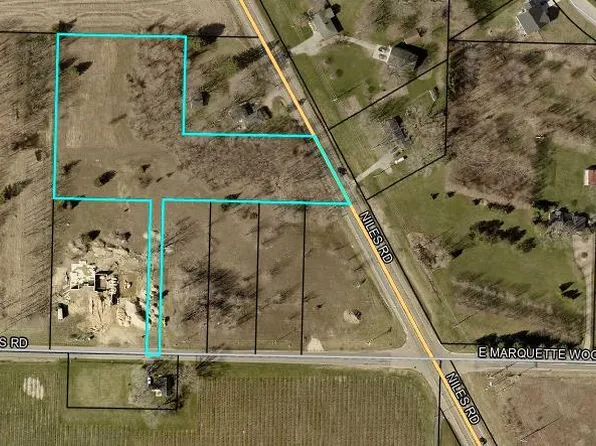 1221 E Marquette Woods Rd, Saint Joseph, MI 49085