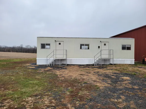2130 E Main St, Douglassville, PA 19518
