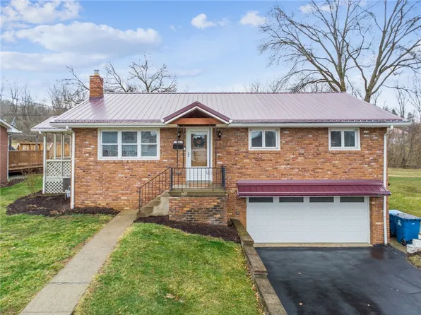 714 Skyline Dr, Youngwood, PA 15697