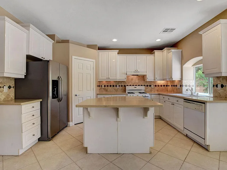 469 Annotto Bay St — Photo 17