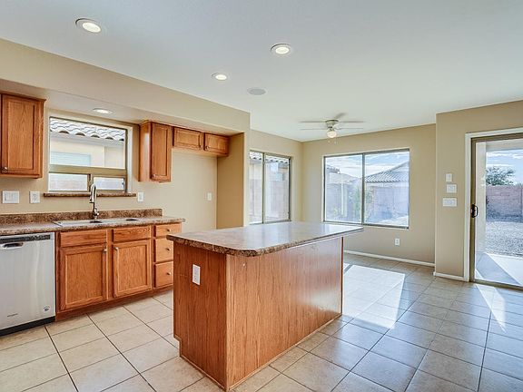 4th image of 101 W Hereford Dr