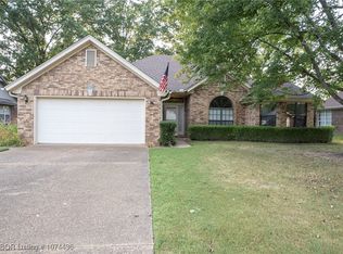 627 Meadowbrook Dr, Alma, AR 72921