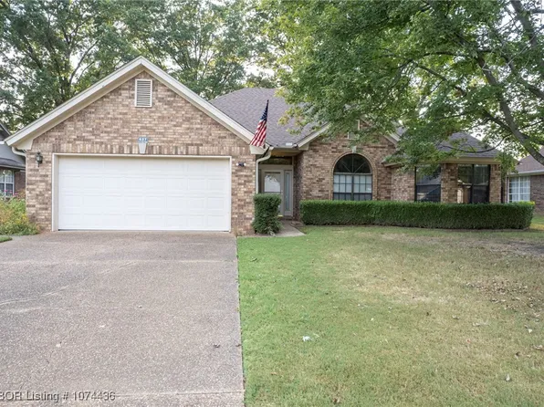 627 Meadowbrook Dr, Alma, AR 72921