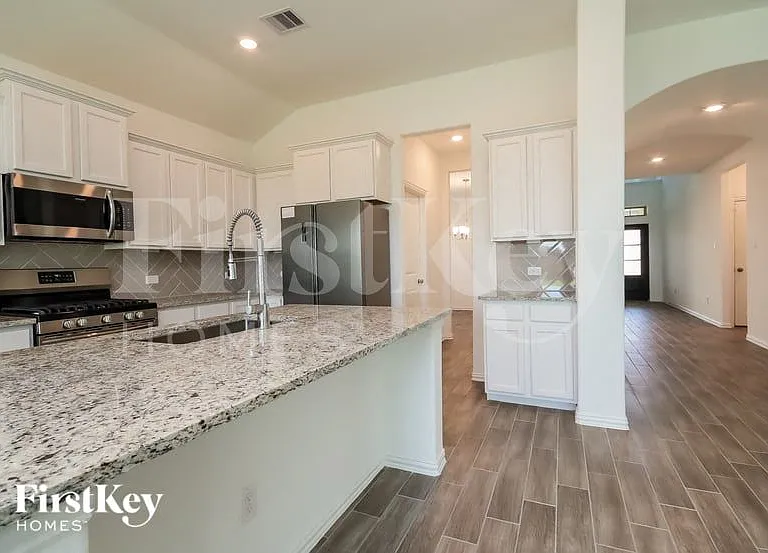 15122 Arlington Park Ave — Photo 7