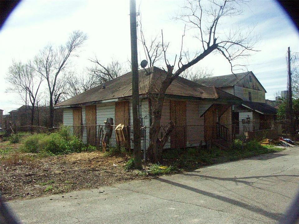 2nd image of 3012 Baer St