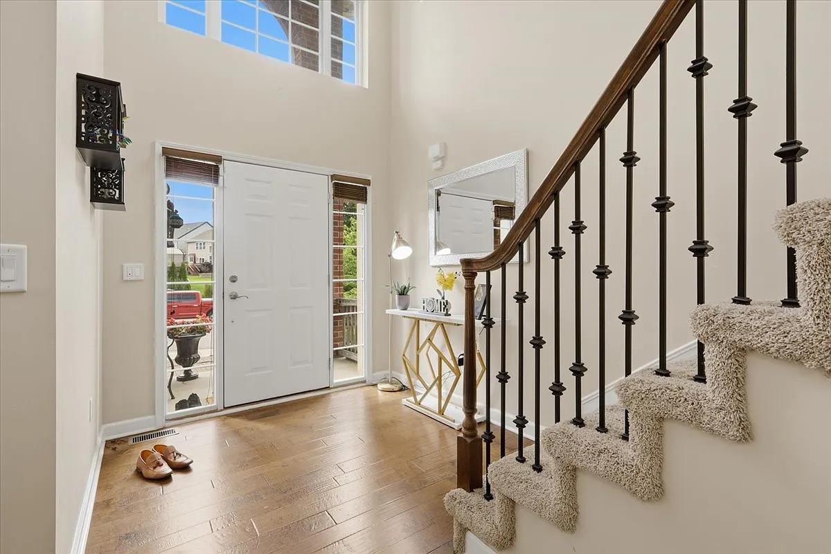4 bed, 4141 sqft, $3,500 — Photo 3