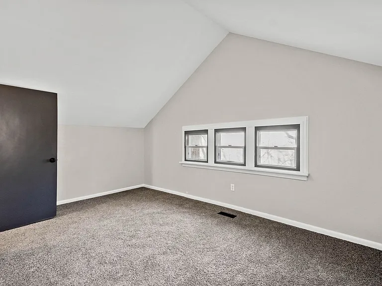 1653 Suburban Avenue — Photo 11