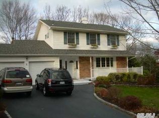 5 Park Rd, Rocky Point, NY 11778