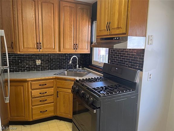4th image of 4394 Newberry Dr