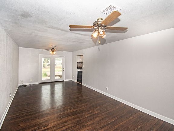 3rd image of 410 Eisenhower Blvd
