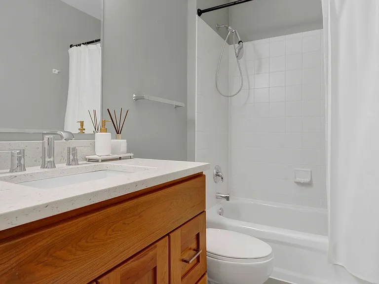 630 N State St #2208 — Photo 38