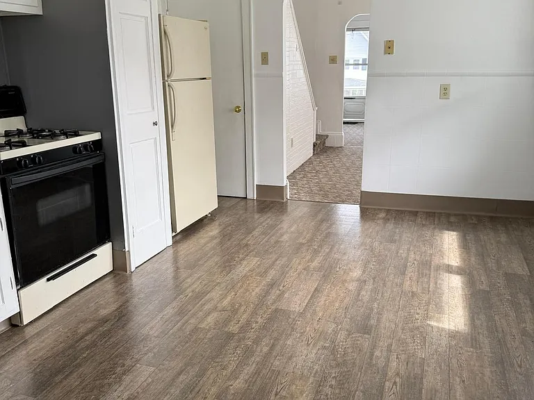 340 N Main St — Photo 8