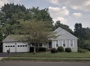 110 Seneca Ridge Dr, Sterling, VA 20164