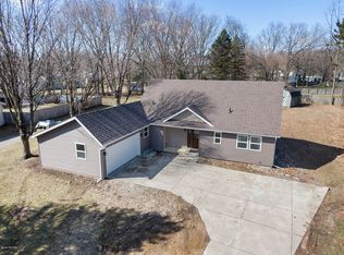56782 Bow Dr, Three Rivers, MI 49093