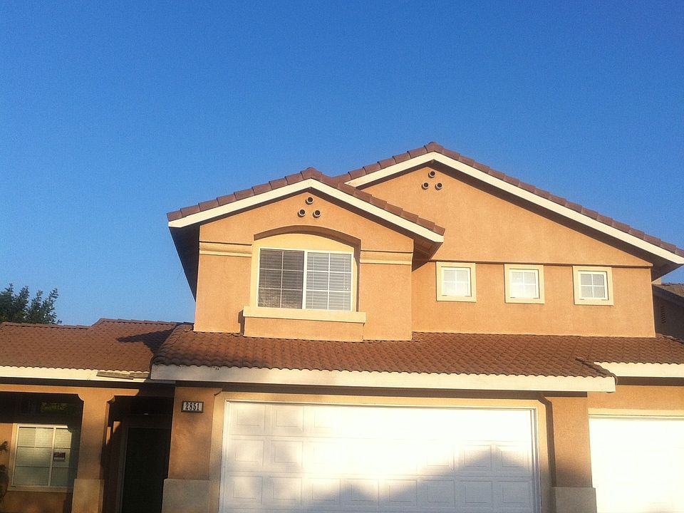 Front house - 3 garages