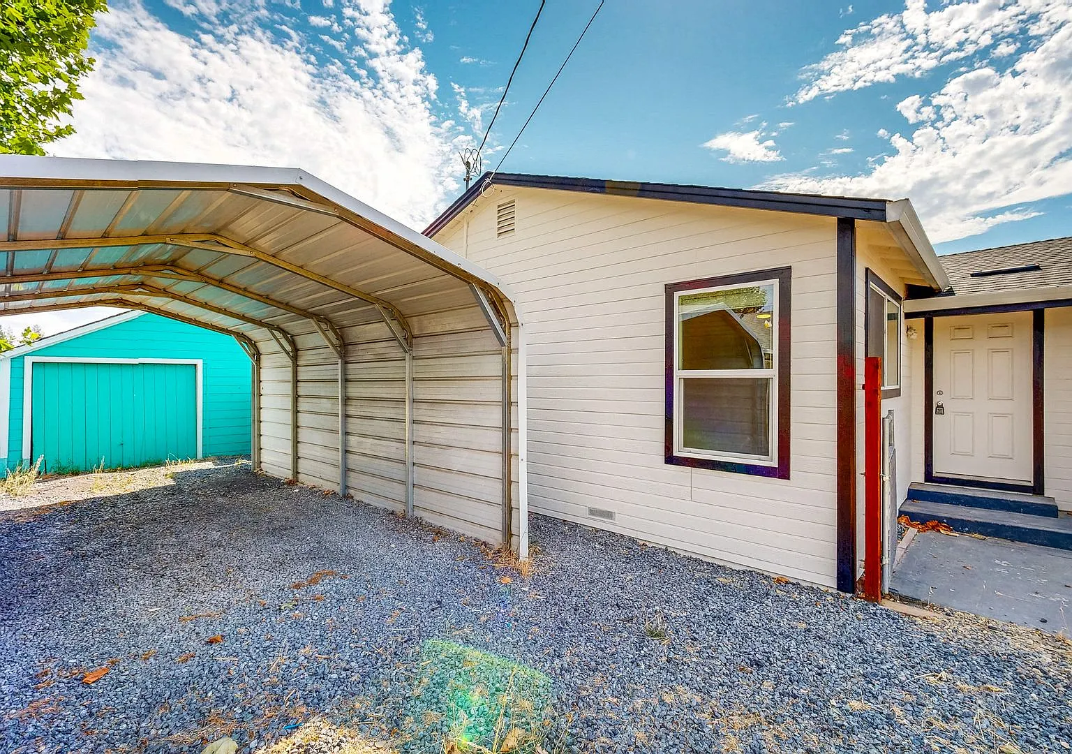 Fully Remodeled 2 Bedroom 1 Bath With Two Bonus Rooms! — Photo 2