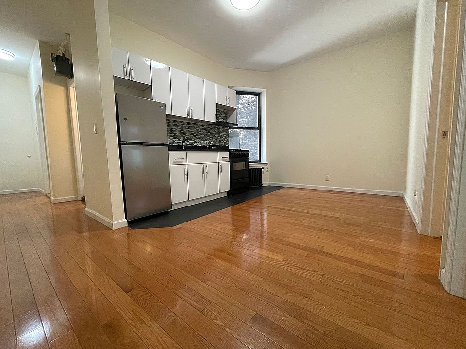2nd image of 338 E 15th St #C