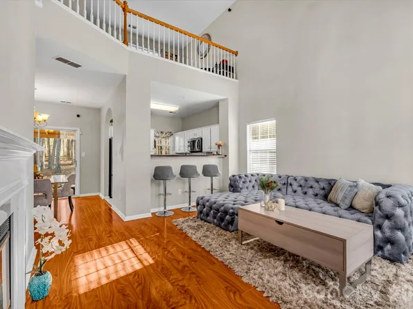 8622 Woodhill Manor Ct, Charlotte, NC 28215