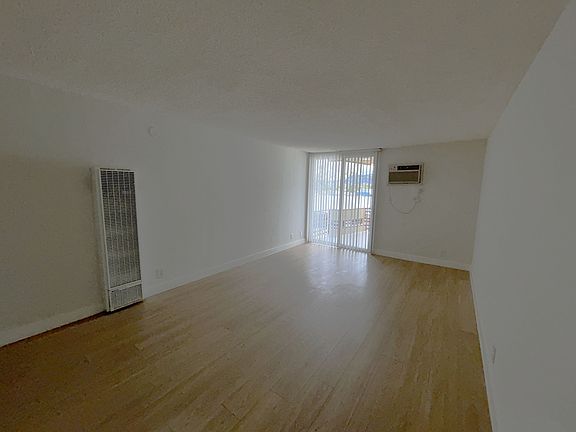 4th image of 327 S Normandie Ave