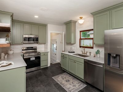 16 E Leach Ave, Des Moines, IA, 50315