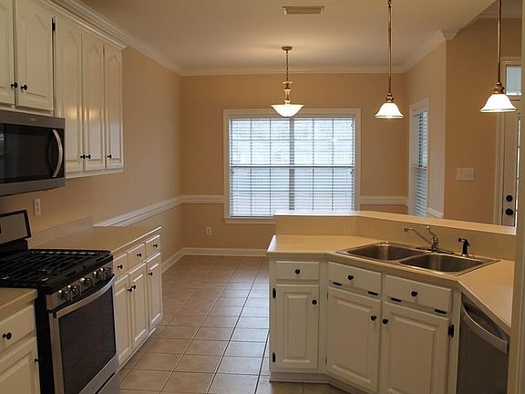 Kitchen with breakfast room