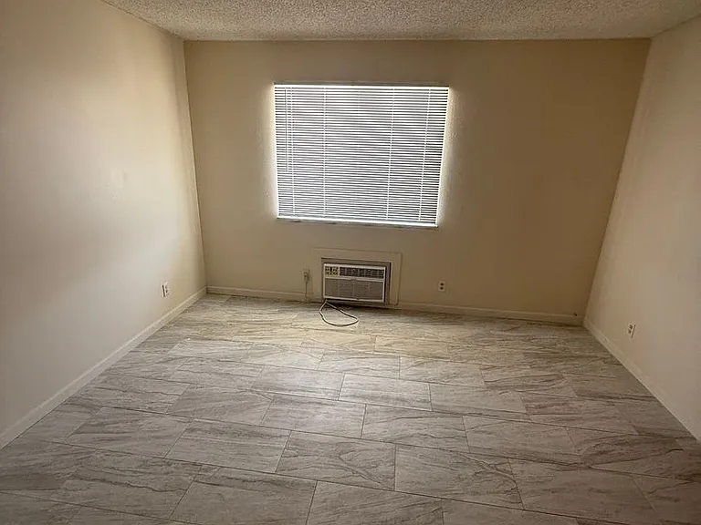 13704-13728 Avenida Hermosa — Photo 7