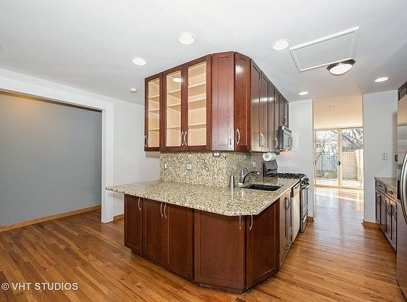 3rd image of 830 S Ada St