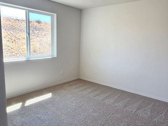 5th image of 511 SE Polaris St