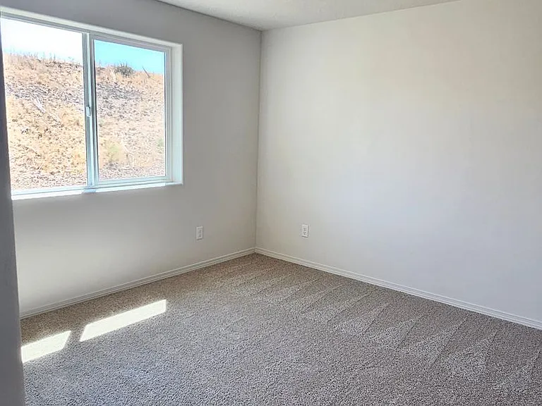 511 SE Polaris St — Photo 5