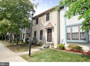 6 Medoc Ct, Marlton, NJ 08053