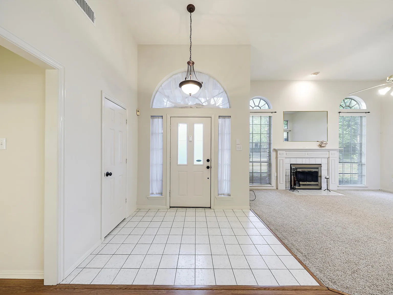 3 bed, 1597 sqft, $2,250 — Photo 3
