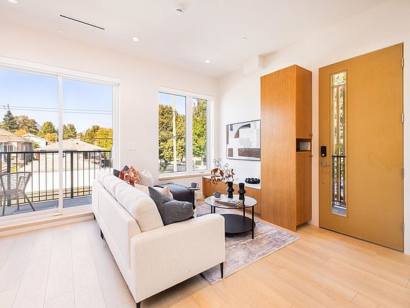 2nd image of 2995 Adanac St #3