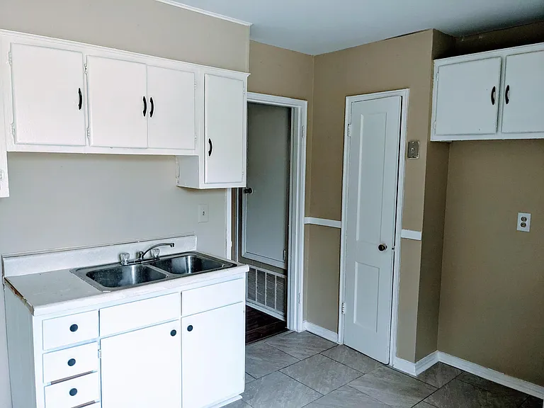 2435 Ridge Rd — Photo 3