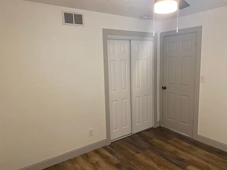 3160 E Riverside Dr — Photo 8