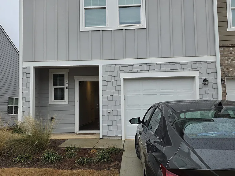 110 Saginaw Ct — Photo 2