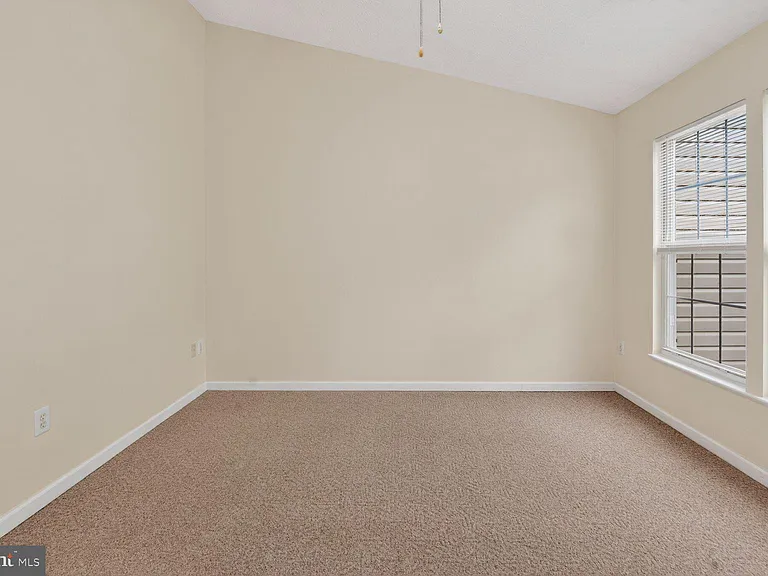 158 Glen View Ter — Photo 11