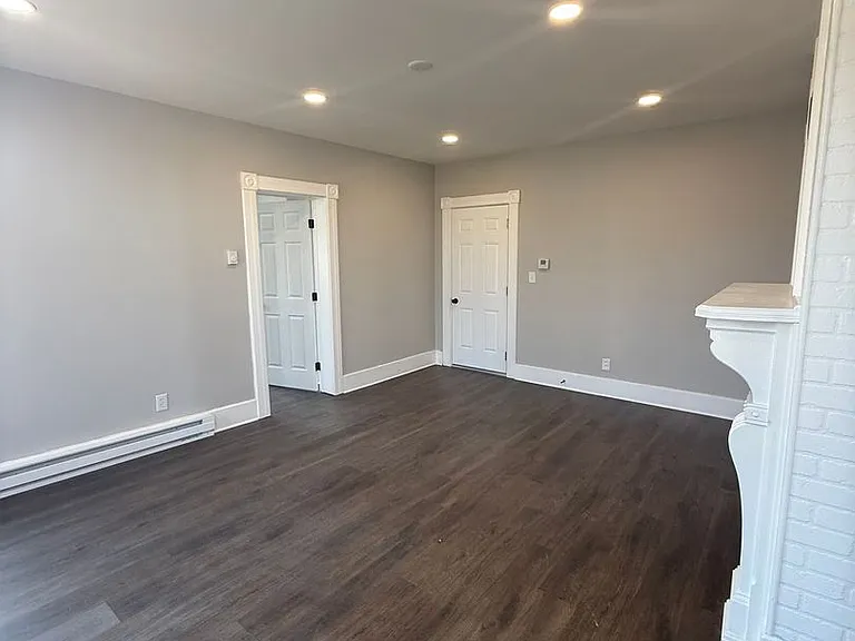 200 Main St. - Red Pod — Photo 11