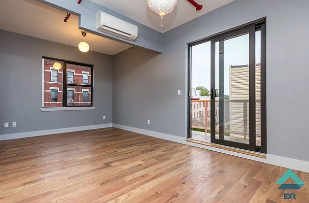 Rented by EXR | media 56