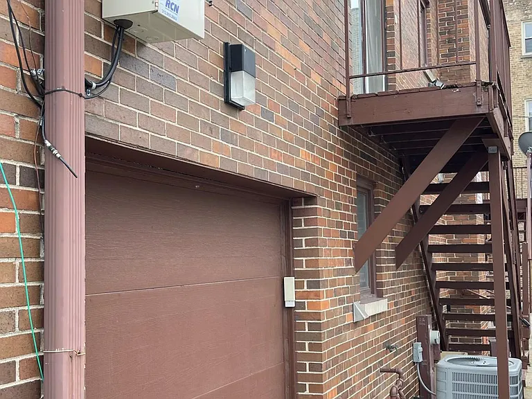 8020 N Kilpatrick Ave #D — Photo 2