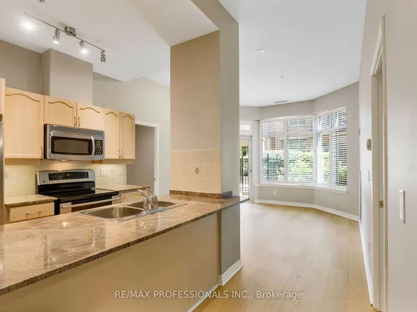 350 Princess Royal Dr #102, Mississauga, ON L5B 4N1
