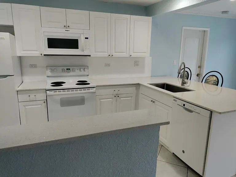 308 SW 18th Ave — Photo 10